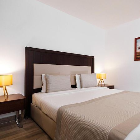 Riviera Royal Hotel Conakry Esterno foto