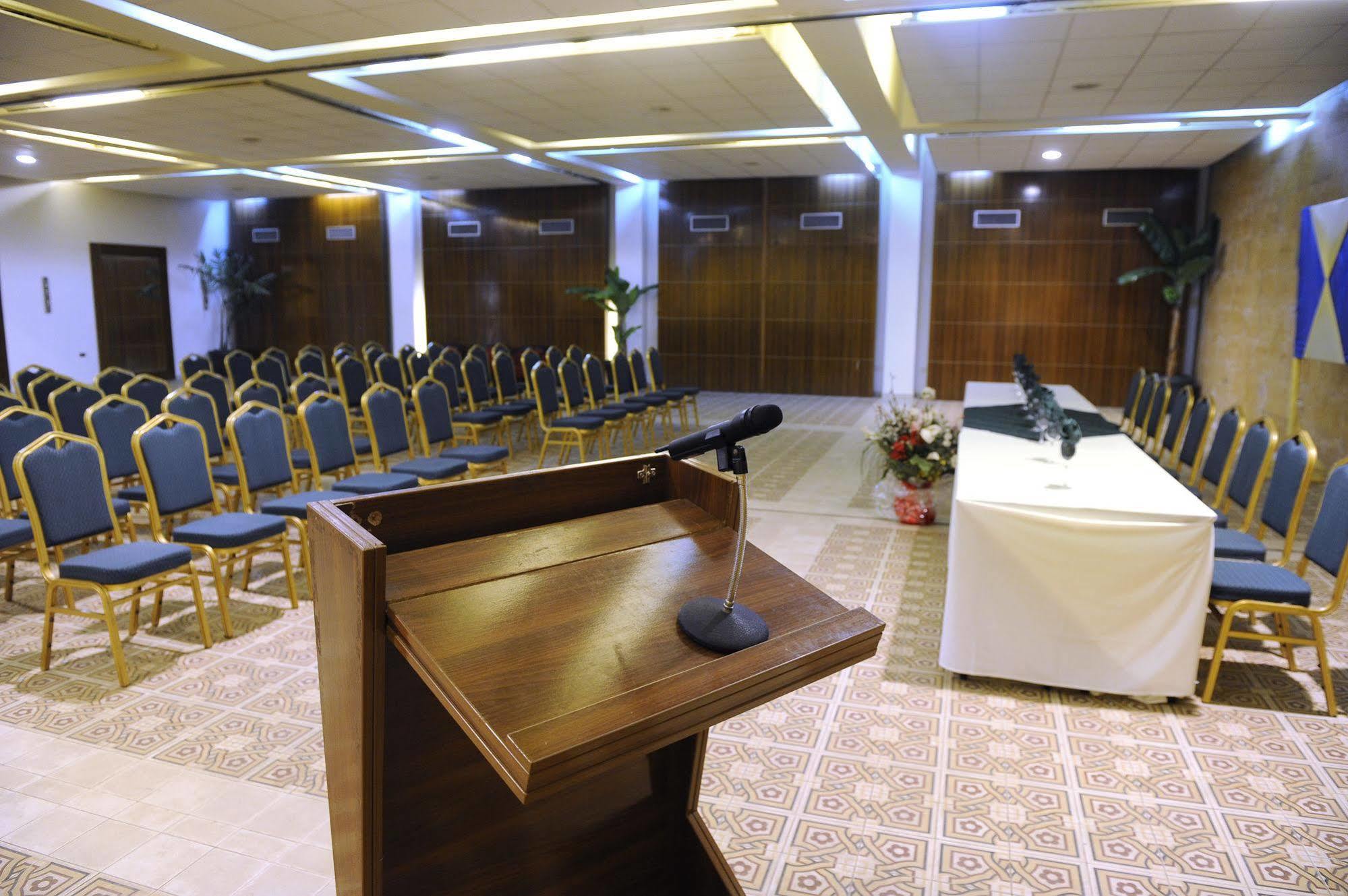 Riviera Royal Hotel Conakry Esterno foto